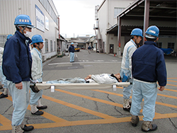 屋外消火栓による消火訓練