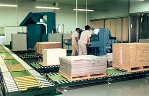 ローラコンベヤ　用途例　印刷工場写真